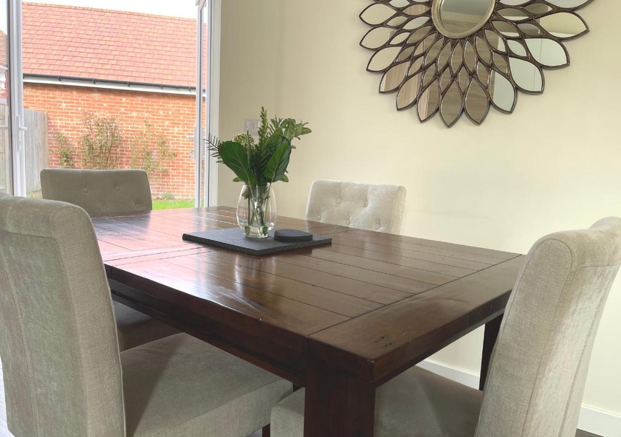 Ashford Holiday Home Sleeps 6 Free Parking Wifi Willesborough Екстер'єр фото