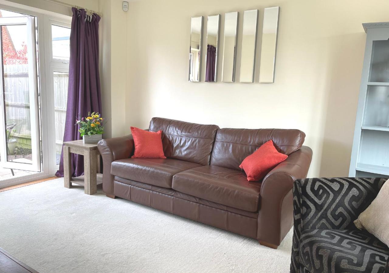 Ashford Holiday Home Sleeps 6 Free Parking Wifi Willesborough Екстер'єр фото