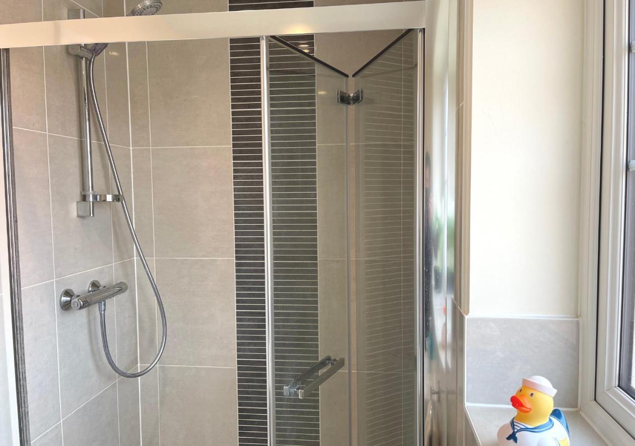 Ashford Holiday Home Sleeps 6 Free Parking Wifi Willesborough Екстер'єр фото