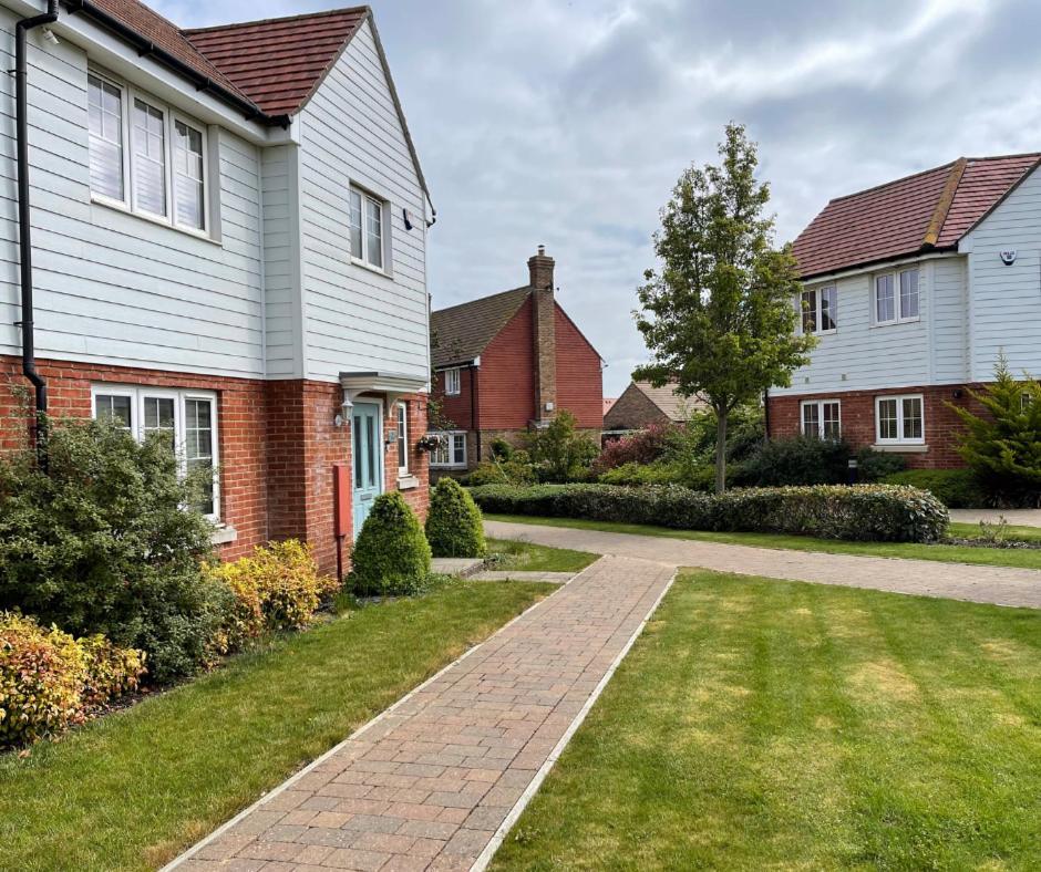 Ashford Holiday Home Sleeps 6 Free Parking Wifi Willesborough Екстер'єр фото